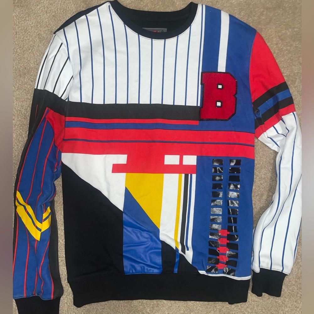 RARE men’s Black Pyramid Crewneck size M